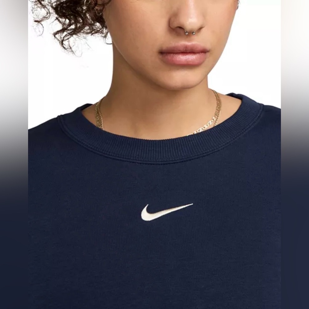 Nike Sportswear Phoenix Fleece
Women's Over-Oversized Crew-Neck Sweatshirt - Picture 3 of 5
